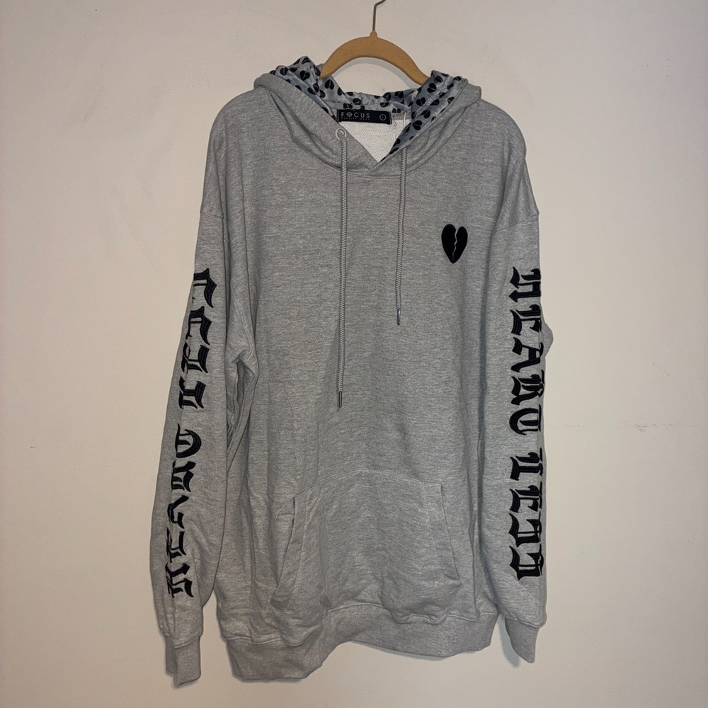Premium Graphic Hoodie Heartless Broken Heart Streetwear NWT L Focus